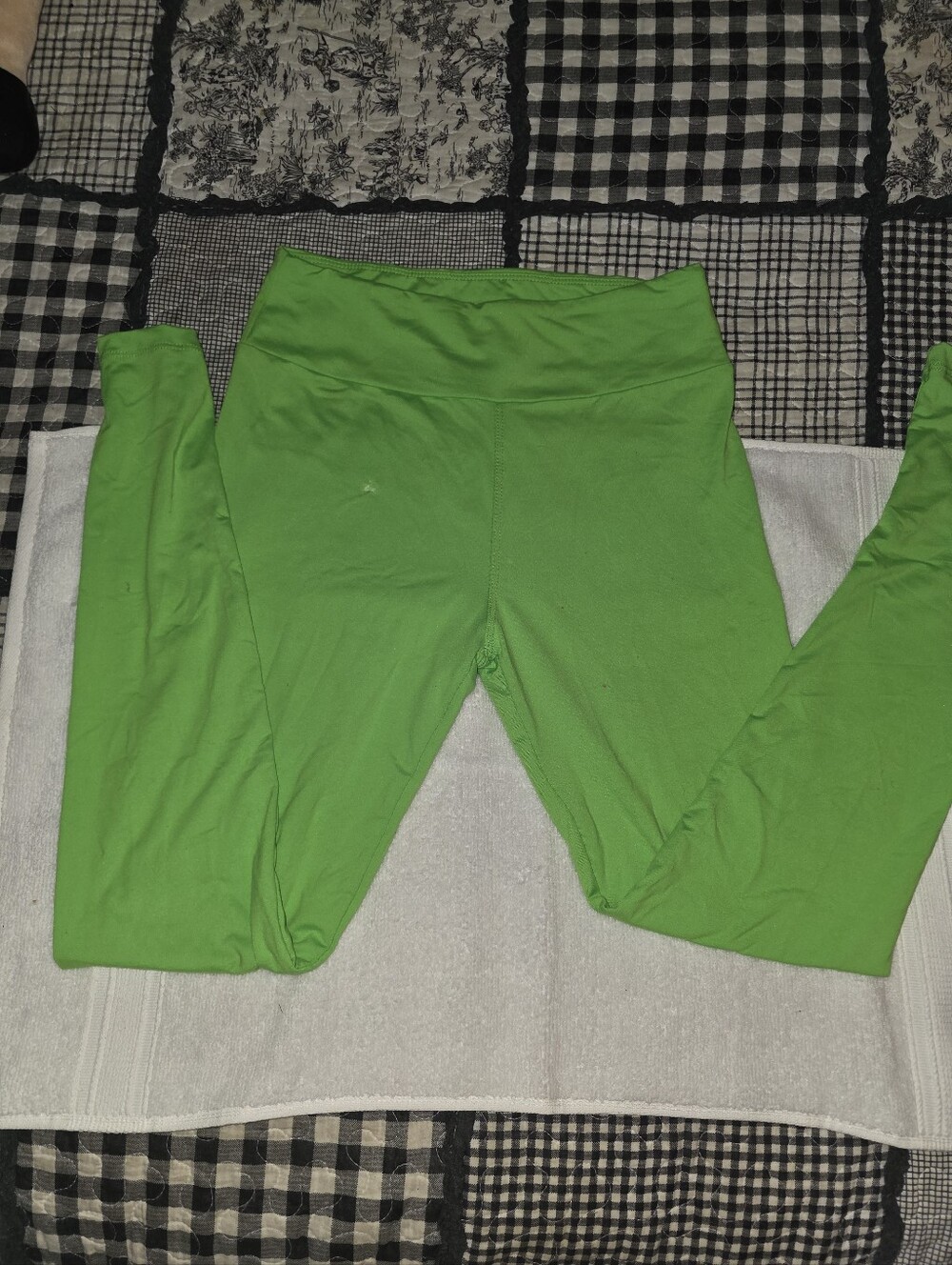 Lularoe Bright Green Active Leggings OS [One Size]